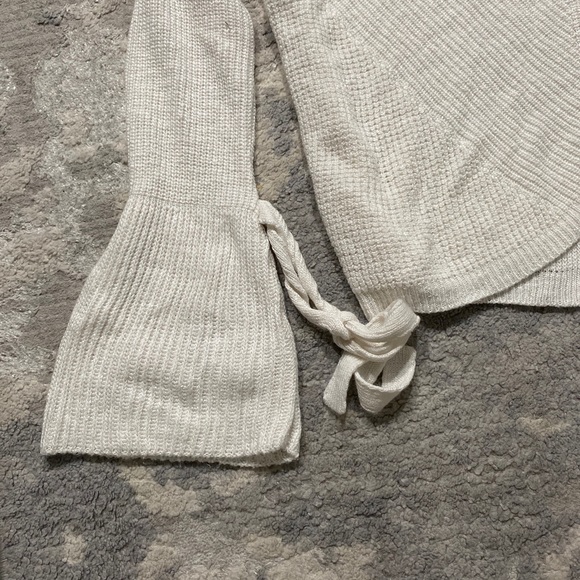 Express White Sweater Size M EUC belly Lenght Knit Bell Sleeves - Picture 2 of 8